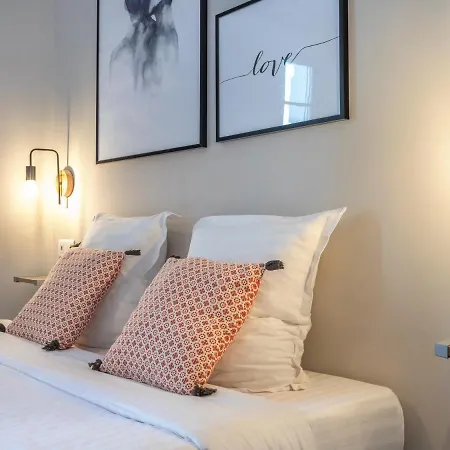 Agences Des Residences - Rue Commandant Andre * Cannes