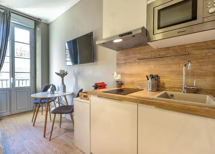 Agences Des Residences - Rue Commandant Andre * Cannes