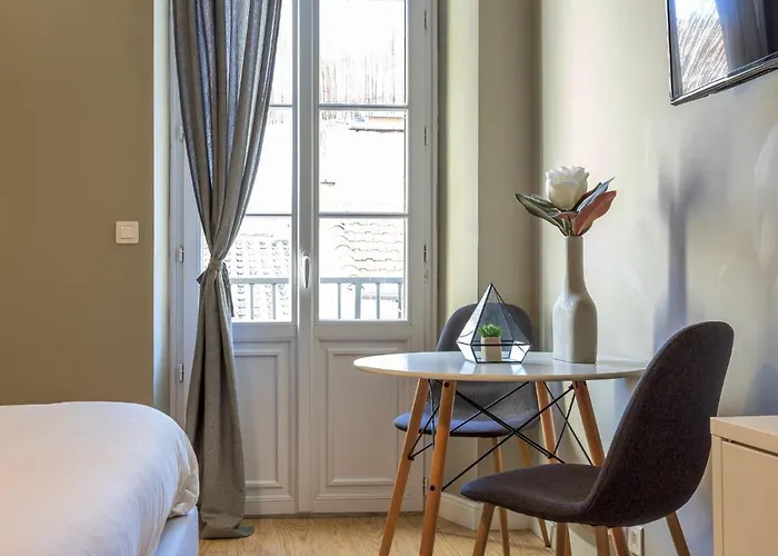 Agences Des Residences - Rue Commandant Andre Daire *